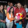 Vivek Oberoi felicitated with boquet at Kirti Rathore Store Launch