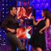 Sophie Choudry : Salman Khan performs with Sophie Choudry at Bigg Boss 8