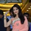 Aishwarya Rai Bachchan waves to the fans at the inaguration of Kalyan Jewellers 4th Store