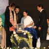 Amitabh Bachchan, Shah Rukh Khan and Mamata Banerjee unviel a Trophy at Kolkatta Film Festival