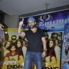 Saif Ali Khan greets the students at the Promotions of Happy Ending at Mithibai College