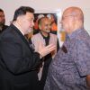 Shyam Benegal in a chat with Rishi Kapoor at Deepak Shinde's Colourful Crossings Preview