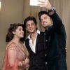 Vicky Shoor clicks a selfie with Shah Rukh Khan and Manali Jagtap