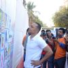 Rahul Bose checks out the drawings at the Runathon Organised by Reliance Energy