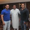 Raj Thackeray poses with Aamir Khan and Salman Khan at the Meet on Mumbai