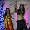 Shibani Kashyap performs at the Aura Studio Saree Fashion Show