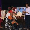 Shashi Kapoor greets the audience after receiving Dadasaheb Phalke Award