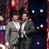Salman Greets Anil Kapoor at AIBA Awards
