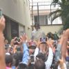 Amitabh Bachchan Greets His Fans!
