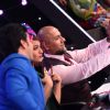 Sonakshi Clicks Selfie With the Judges at Indian Idol Junior Season 2