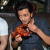 Riteish Deshmukh grabs a bite of chicken dish at Mohammed Ali Road