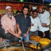 Riteish Deshmukh trying his hand at cooking at Mohammed Ali Road