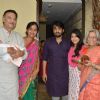 Suresh Oberoi and Family Brings Home Ganesha!