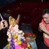 Rishi Kapoor Prays Before Ganpati Visarjan