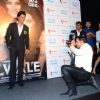 Varun Dhawan Clicks Picture of SRK at Trailer Launch of 'Dilwale'