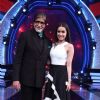 Shraddha Kapoor Greets Amitabh Bachchan on Aaj Ki Raat Hai Zindagi Show