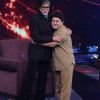 Ali Asgar Greets Amitabh Bachchan on Aaj Ki Raat Hai Zindagi Show