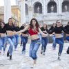 Kriti Sanon : Kriti Sanon Sizzles in 'Manma Emotion Jaage' - second song of Dilwale