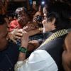 Amitabh Bachchan : Amitabh Bachchan greets fans in Kolkata at Airport