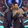 Varun Dhawan : Salman Khan Kisses Varun Dhawan on Bigg Boss 9