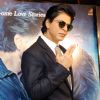SRK posing at Press Meet of 'Dilwale' in London