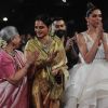 Rekha and Jaya Bachchan snapped while in a conversation at the 22nd Annual Star Screen Awards
