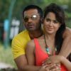 Suniel Shetty : Lovable scene of Sunil Shetty and Sameera Reddy