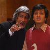 Amitabh Bachchan showing something to Ritesh Deshmukh