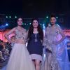 Daisy Shah and Divya Khosla Kumar walk the ramp at HTC Fashion Show 2016