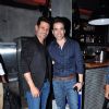Manmeet Singh Poses with Tusshar Kapoor at Meet Bros Success Bash
