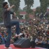 Shah Rukh Khan Launches  'FAN' Anthem at Hansraj College Where He Studied