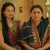 Sukanya Kulkarni : Shraddha sitting with her mother