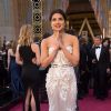 Gorgeous Priyanka Chopra Sizzles at Oscar Awards 2016