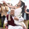 Rishi Kapoor : Rishi Kapoor will be seen partying with his kapoor family and a cut out of former actor Mandakini