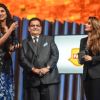 Parineeti Chopra and Kareena Kapoor at TOIFA 2016