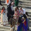 Women Welcome Prince William and Kate in traditional style in Mumbai