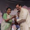 Asha Bhosle at Dinanath Mangeshkar Award