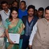 Shah Rukh Khan and Devendra Fadnavis at Launch of  Shaina NC's 'Book & Makers'