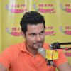 Randeep Hooda Promotes Sarabjit at Radio Mirchi Studio