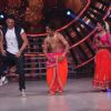 Akshay Kumar : Akshay Kumar on the sets of 'So You Think You Can Dance-Ab India Ki Baari'