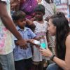 Lauren Gottlieb interacts & distributes food to Street Kids!