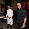 Akshay Kumar Distributes Pizza at 'Housefull 3' Success Meet