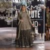 Kareena Kapoor sizzles in Sabyasachi at the Grand Finale of Lakme Fashion Show 2016
