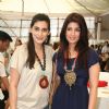 Mana Shetty and Twinkle Khanna at Araish''s art exhibition, in Mumbai