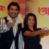Tollywood actors Jeet and Koel unveiling of the new Trophy of Anandalok Purashkar 2009 at a function in Kolkata on 15th oct 09