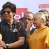 Delhi Chife Minister Sheela Dixit with bollywood star Shahrukh Khan at the Airtel Delhi Half Marathon, in New Delhi on Sunday ( Photo: IANS)