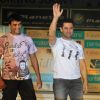 Madhavan and Aamir Khan at Pantaloons 3 Idiots Fashion Show at Phoneix Mill (IANS: Photo)