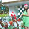 Pooja Chopra spends Christmas with children at Tata Docomo store
