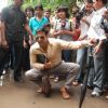 Akshay Kumar inspecting the Roads of Mumbai as Sachin Tichkule of ''Khatta Meetha''