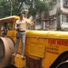 Akshay Kumar inspecting the Roads of Mumbai as Sachin Tichkule of ''Khatta Meetha''